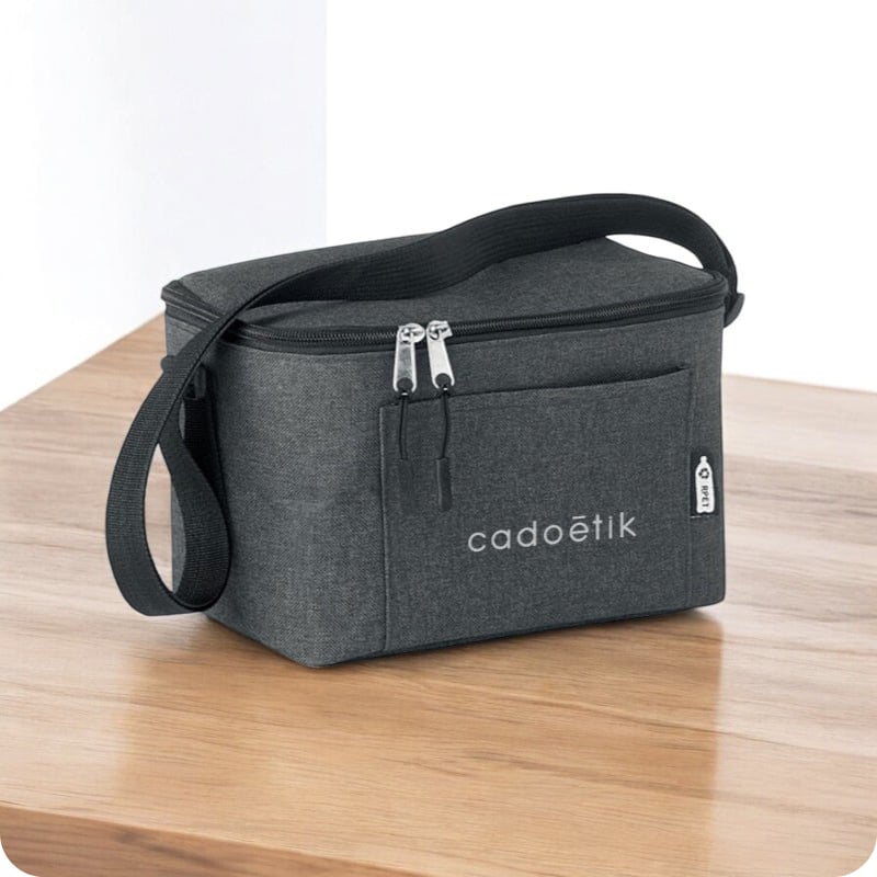 cadoetik_f385c1f92263c840e72c48b69be58a83b0742e35_0_Sac_isotherme_polyester_recycl___rPET_Cuba_publicitaire_cadoetik.jpg